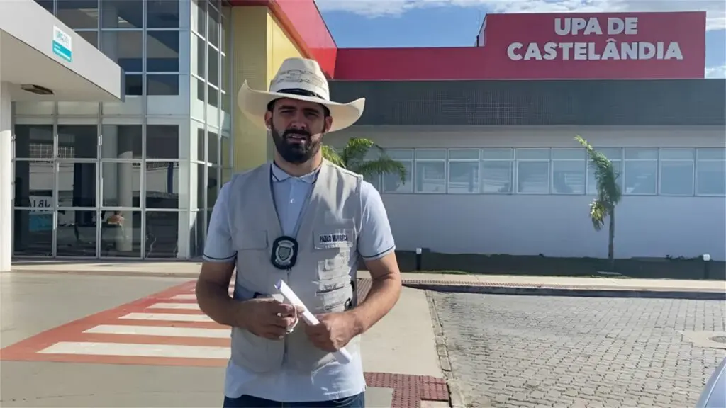 Candidato a prefeito da Serra, Pablo Muribeca, em frete a UPA de Castelândia, em Portal de Jacaraípe.