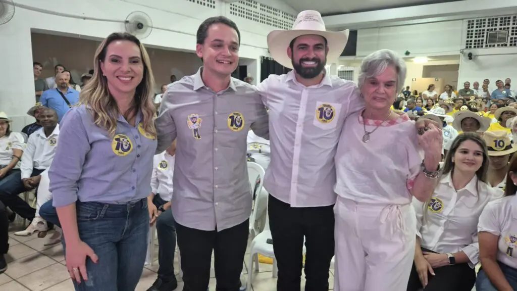 Pablo Muribeca ao lado de Lorenzo Pazolini e sua vice Cris Samorini