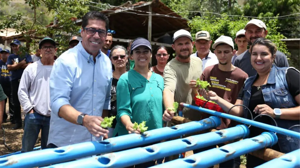 Marcelo Santos, presidente da ALES durante evento de entrega das mudas