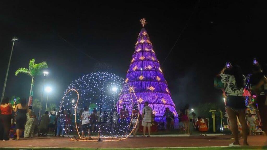 Natal Serra Mais Iluminada leva magia natalina e encantamento para diversos pontos da cidade Natal Serra Mais Iluminada encanta moradores de toda a cidade