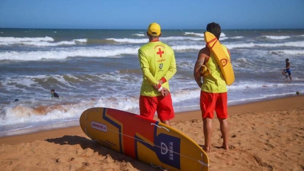 Serra amplia proteção nas praias com mais guarda-vidas durante o verão 2026 Governo do estado realizara plano Verão 2024/2025 pela primeira vez na Serra.