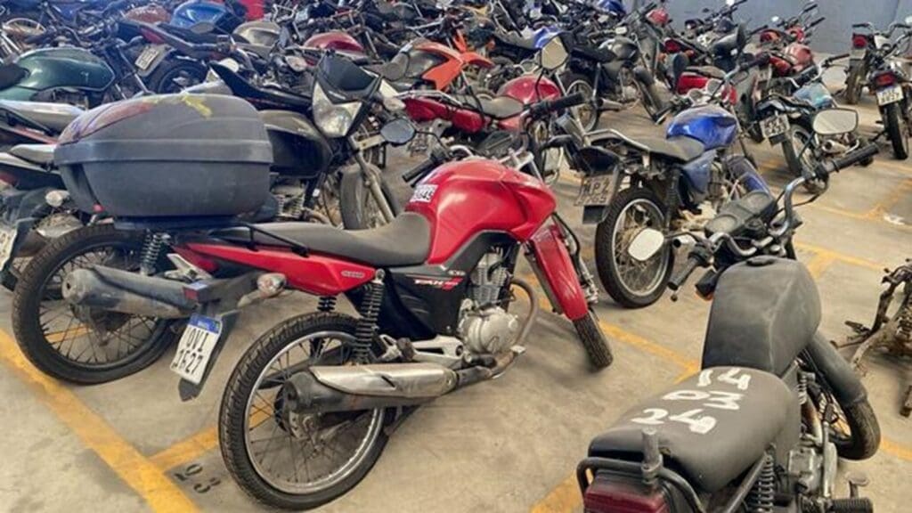 Detran realiza leilões de veículos conservados e sucatas neste final de ano no ES Motos disponíveis para o leilão do Detran ES