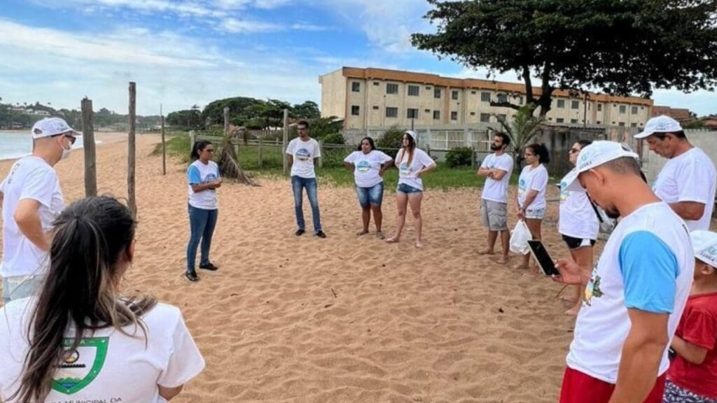Campanha Praia Limpa aborda banhistas e moradores nas orlas da Serra Campanha Praia Limpa: prefeitura da serra começa ações de conscientização ambiental em Jacaraípe