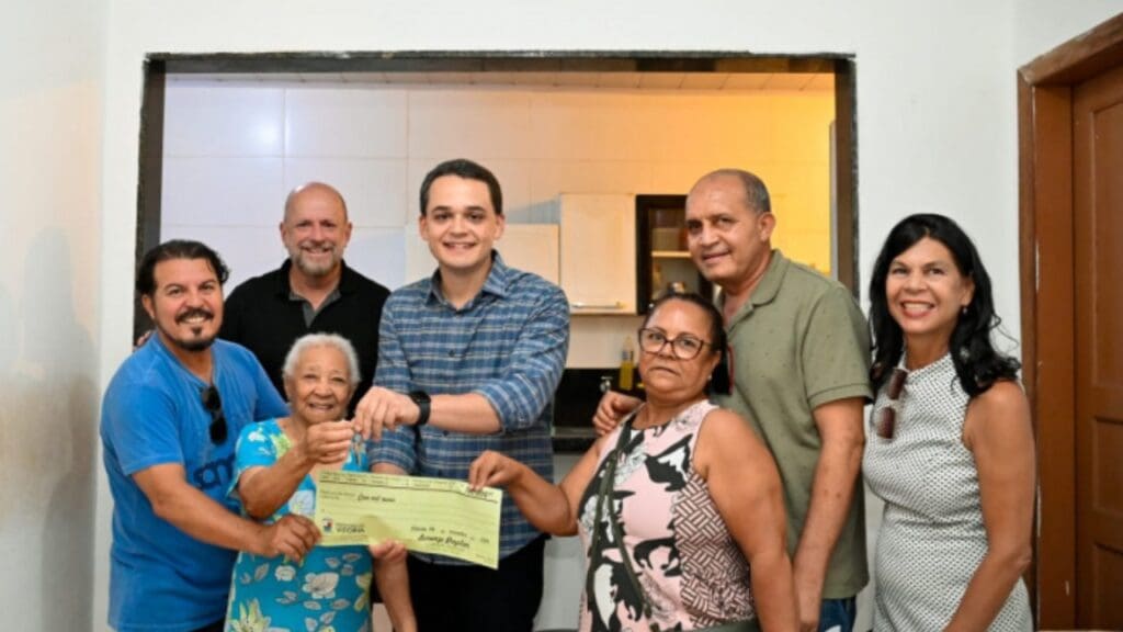 Idosa de 89 anos realiza sonho da casa própria através de Programa Bônus Moradia em Vitória Programa Bônus Moradia realiza sonho da casa própria de idosa de 89 anos em Vitória
