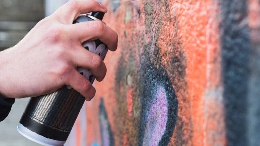 Curso de grafite na Serra ensina a arte urbana e empreendedorismo gratuitamente
