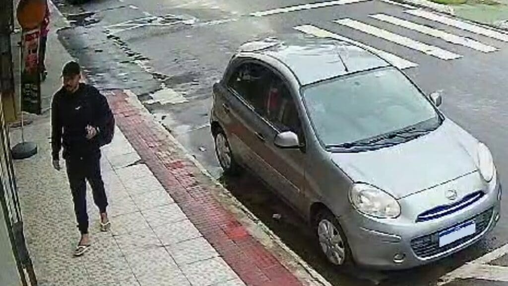 O assalto à loja gerou um prejuízo de cerca de R$ 50 mil. A PC investiga o caso; denúncias anônimas podem ser feitas pelo Disque-Denúncia 181