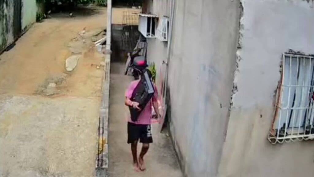 Morador tem casa invadida e furtada pela quarta vez na Serra.