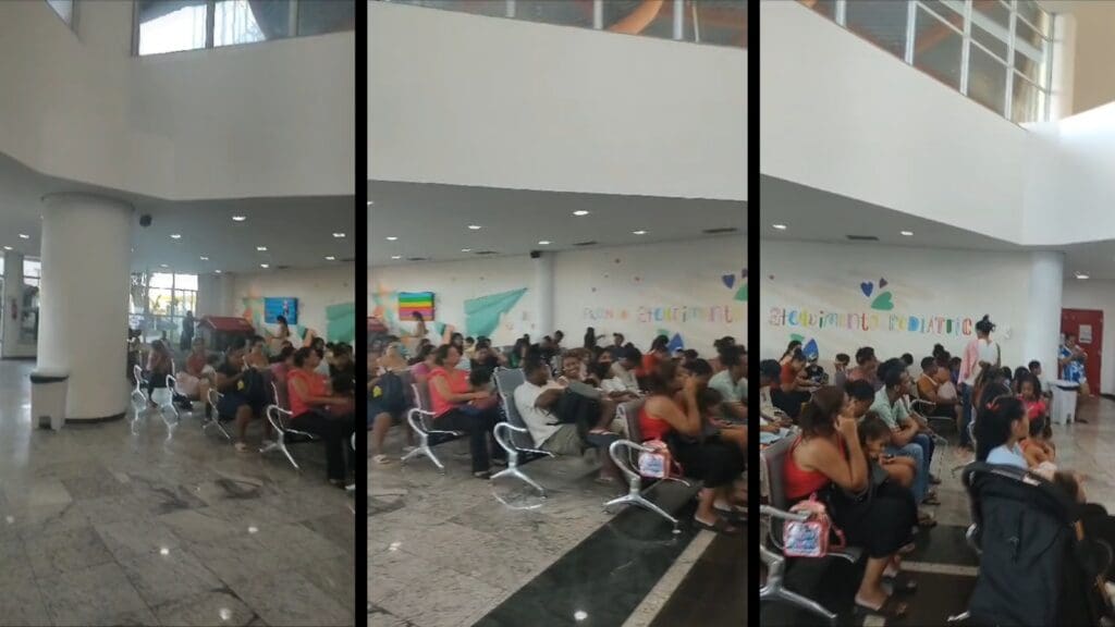 Vídeo: mãe pede socorro a Pablo Muribeca após horas de espera na UPA do Materno Infantil Inúmeros pais e mães aguardam atendimento para seus filhos durante horas de espera no Materno Infantil.