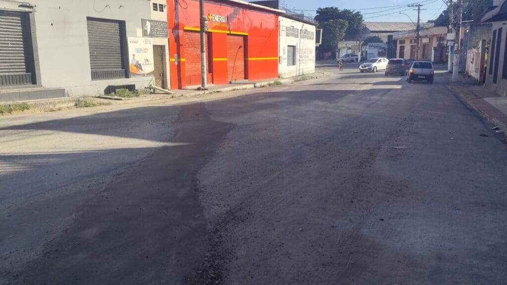 CESAN repara buraco deixado em rua de Carapina após matéria do Serra Noticiário Como ficou a rua Manoel Carlos Miranda, em Carapina Grande, após reparo da via pela CESAN