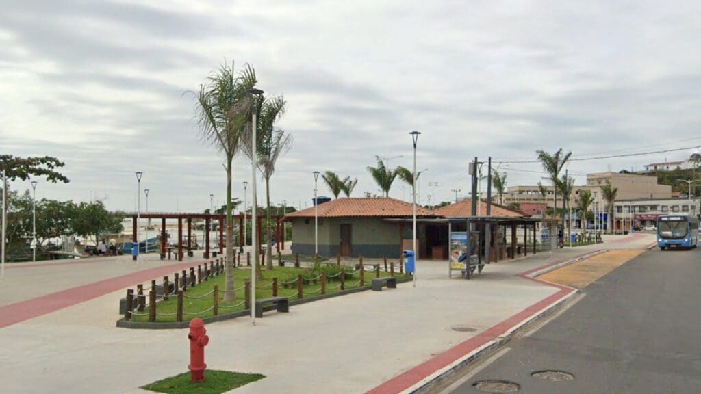 Quiosques da praça de Nova Almeida podem ser demolidos pela Prefeitura da Serra