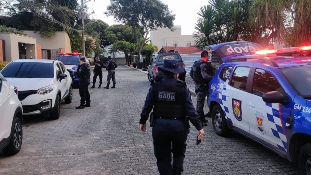 Motorista de aplicativo sequestrada na Serra finge passar mal e é liberada por assaltantes