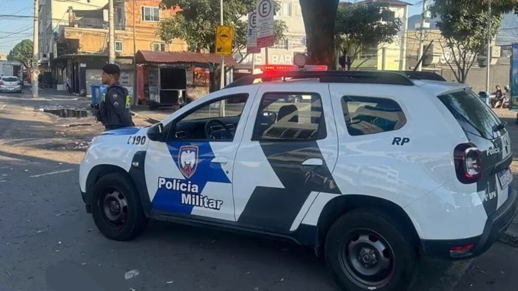 PM apreende drogas na Serra após traficante fugir da abordagem