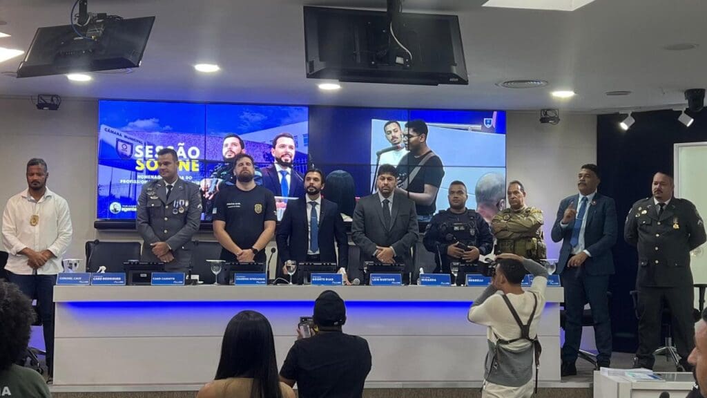 Câmara Municipal homenageia profissionais da segurança pública na Serra Câmara da Serra homenageia profissionais da segurança pública