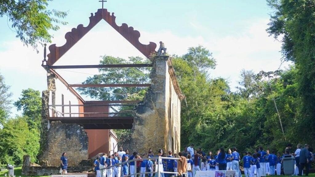 Projeto “A Serra é Nossa” leva alunos para visitar o Sítio Histórico São José do Queimado Projeto a Serra é Nossa leva estudantes a sítios históricos