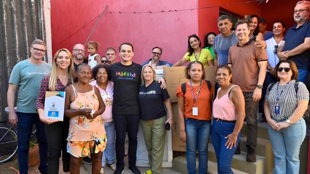 Prefeitura de Vitória entrega moradias reformadas pelo Programa Casa Feliz e Segura