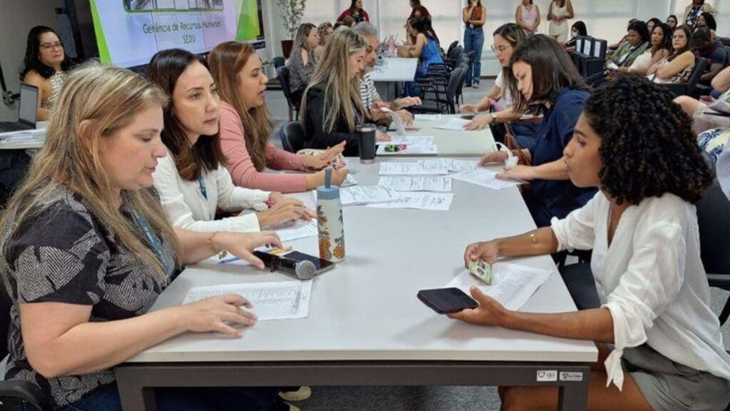 Serra empossa 450 professores aprovados em concurso público para reforçar na rede municipal educação.