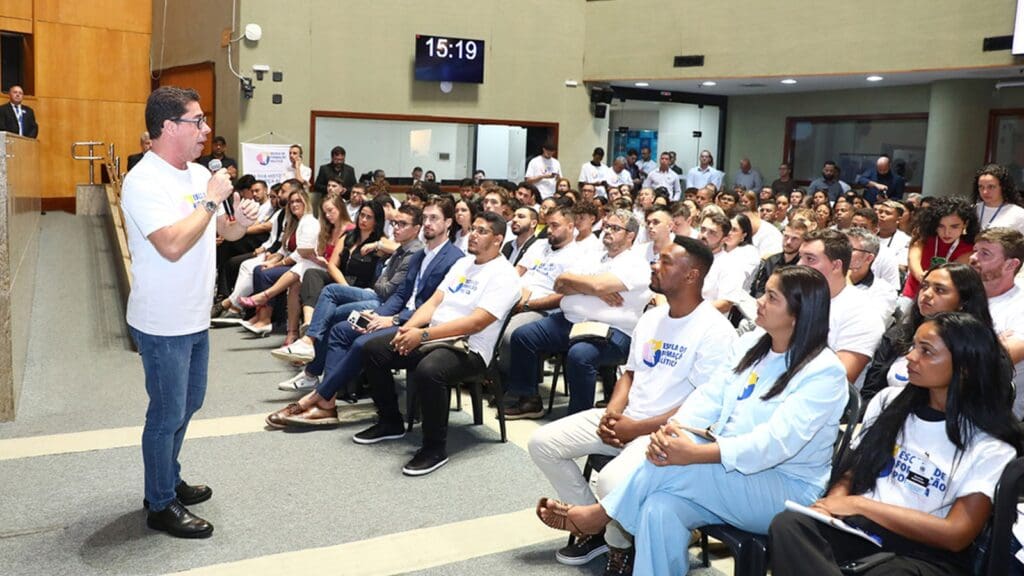 ALES ganha destaque nacional com projeto Escola de Formação Política para Jovens Assembleia Legislativa do ES lança escola de formação política para jovens