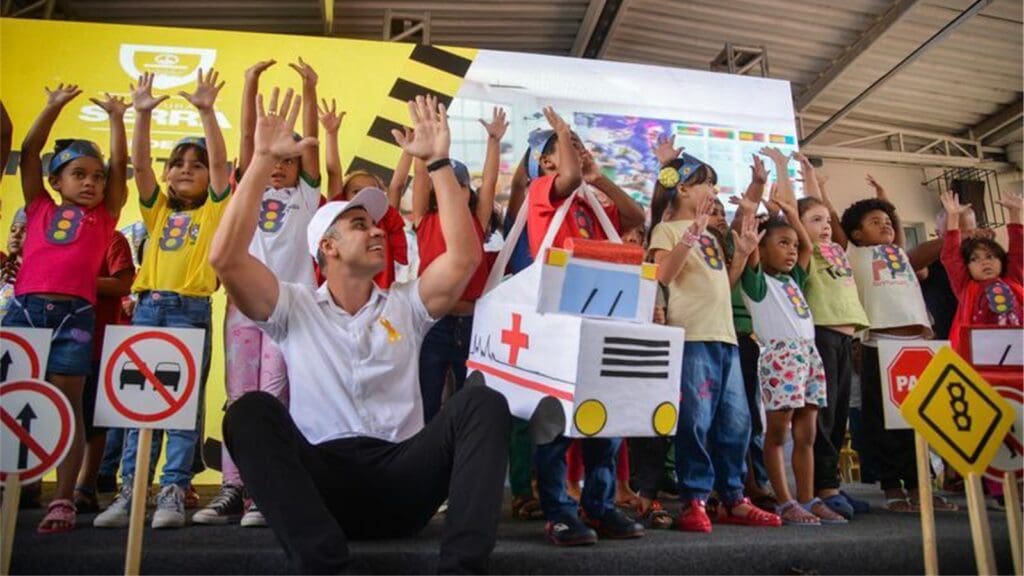 Serra sanciona lei que inclui segurança no trânsito no currículo escolar Serra sanciona lei que torna educação para o trânsito parte do currículo escolar
