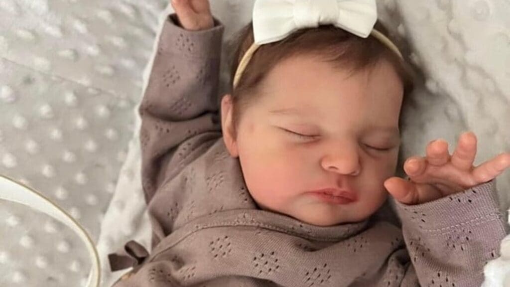 Jovem com depressão leva bebê reborn para atendimento médico em UPA Jovem com distúrbio mental leva bebê reborn para atendimento médico na UPA