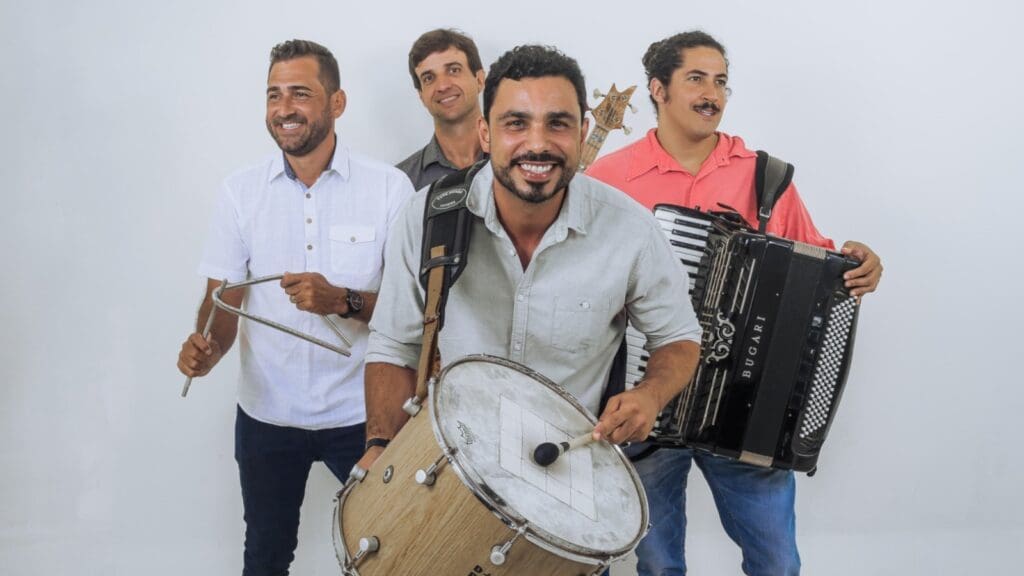 Arraiá do Shopping Mestre Álvaro promove festa junina com muita música, comidas típicas e diversão Arraiá do Mestre: Shopping Mestre Álvaro promove festa junina com muita música, comidas típicas e diversão