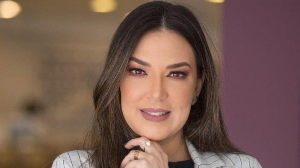 Show de Aline Brasil encerra Corpus Christi com emoção na Serra