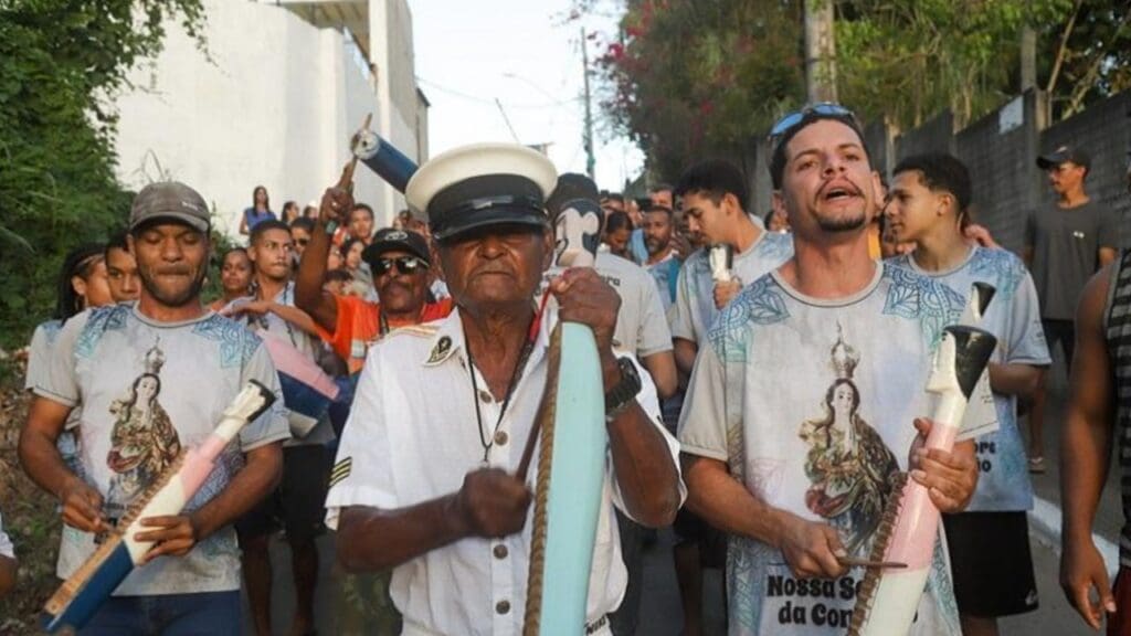Jacaraípe celebra São Pedro com cortejos e fincada do mastro
