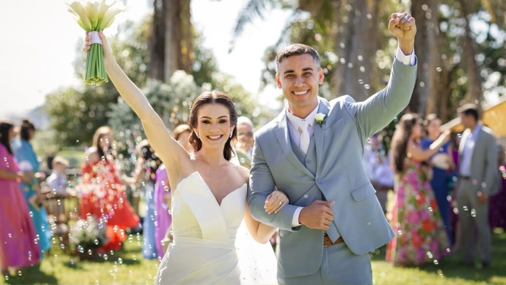 Prefeito Weverson Meireles se casa com Lorrana Ferreira em cerimônia íntima na Serra