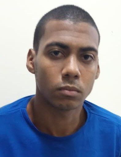 Imagem de um homem preso pelo crime de tentativa de latrocínio (Flávio Henrique Augusto da Silva, 21 anos).