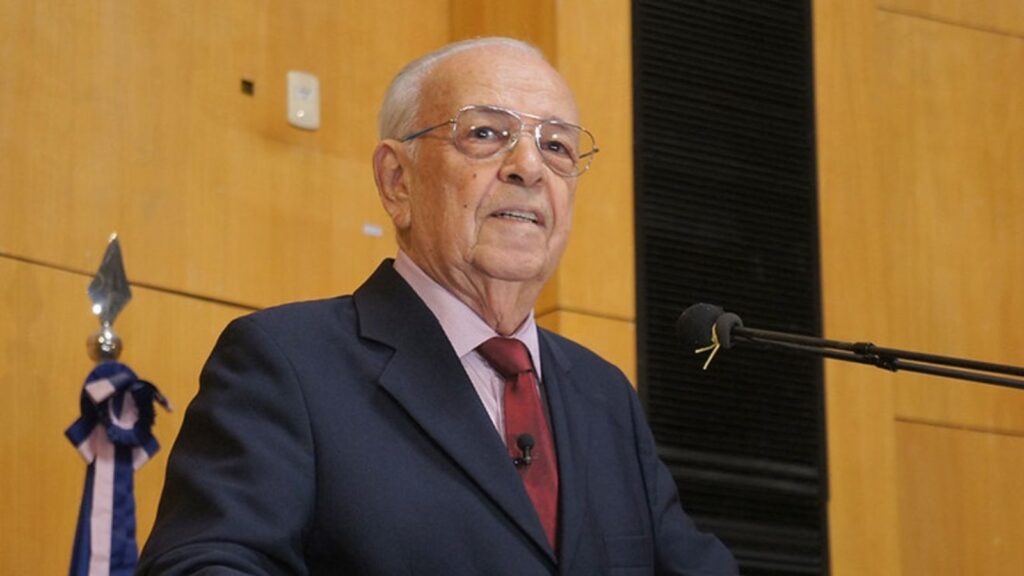 Pastor Gedelti Gueiros é homenageado com comenda nas câmaras de Vitória e da Serra Pastor Gedelti Gueiros é homenageado com comendas nas Câmaras da Serra e Vitória