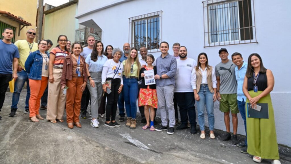 Programa Casa Feliz e Segura já entregou 240 residências reformadas e com novos eletrodomésticos em Vitória Programa Casa Feliz e Segura já entregou 240 residências reformadas em Vitória