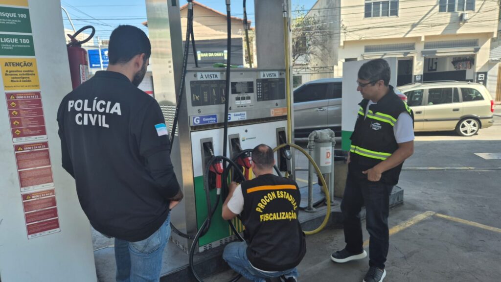 Operação interdita 8 bicos de combustíveis em por irregularidades na Grande Vitória Operação interdita 8 bicos de combustíveis em Vila Velha e Cariacica por irregularidades