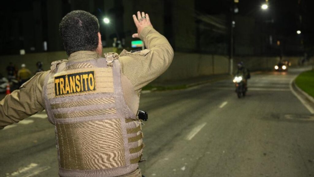Motociclistas são autuados por escapamento irregular na Serra