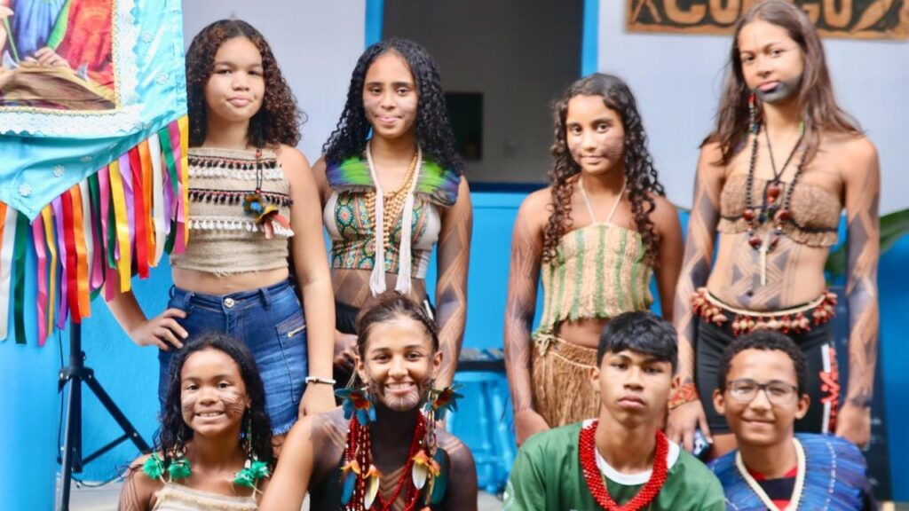 Curumins Guerreiros: grupo indígena infantil leva cultura Tupinikim para Vitória Curumins Guerreiros levam cultura Tupinikim para Vitória