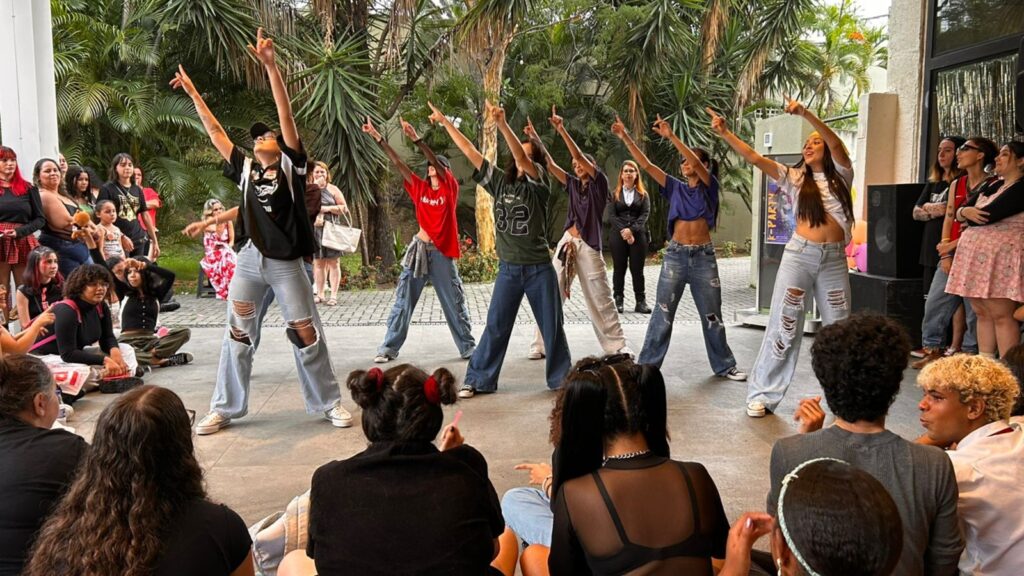 2ª edição do K-Club reúne fãs de K-pop no Shopping Mestre Álvaro