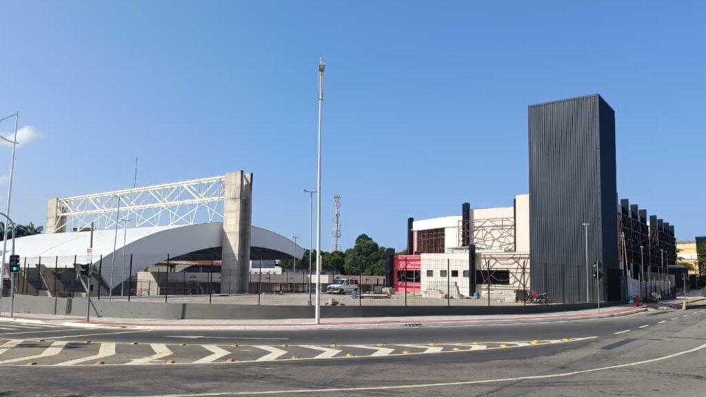 Fachada da Escola Estadual Aristóbulo Barbosa Leão em Laranjeiras, Serra