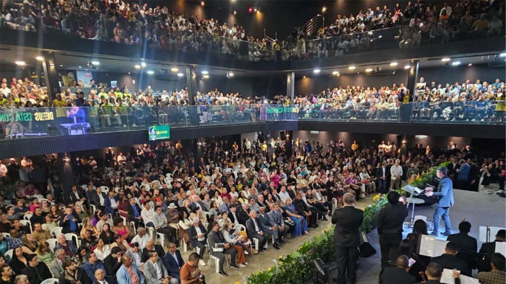 Mais de 3 mil pessoas participam de culto de aniversário do deputado federal Messias Donato em Cariacica Mais de 3 mil pessoas participam de culto de aniversário do deputado federal Messias Donato em Cariacica