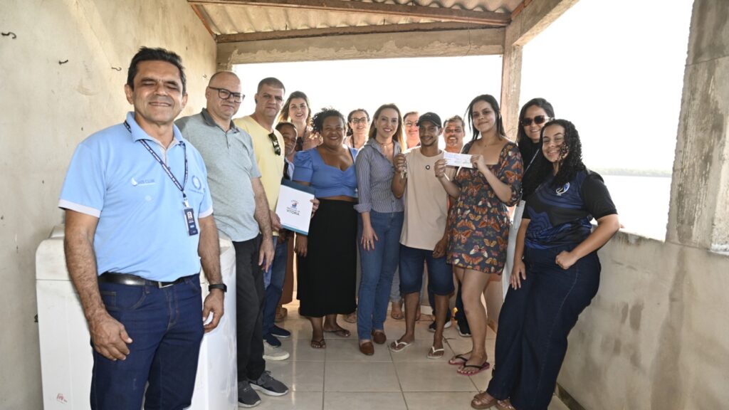 Prefeitura de Vitória entrega Bônus Moradia a morador que superou situação de rua Vitória entrega Bônus Moradia de até R$ 100 mil a morador que superou situação de rua