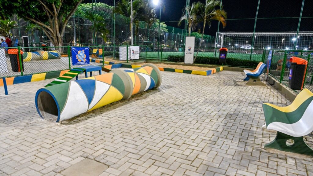 Vitória inaugura Pet Park na Praça do Hi-Fi com áreas separadas e brinquedos para cães