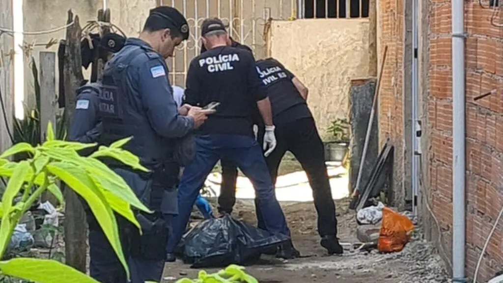 Guerra do tráfico: traficantes invadem casa e executam duas vítimas na Serra