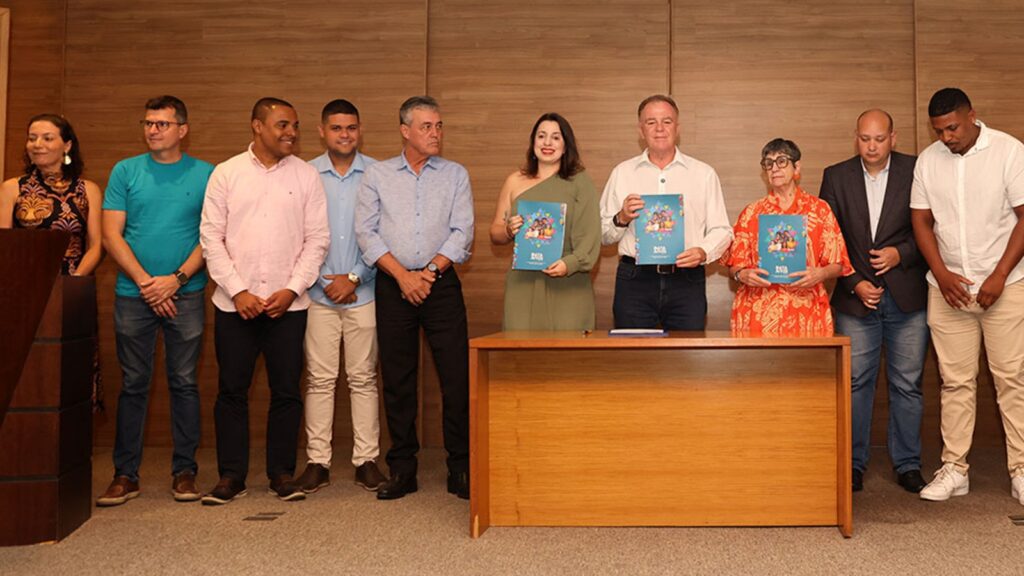 Renato Casagrande Governador do ES participa do lançamento de programas para juventude.