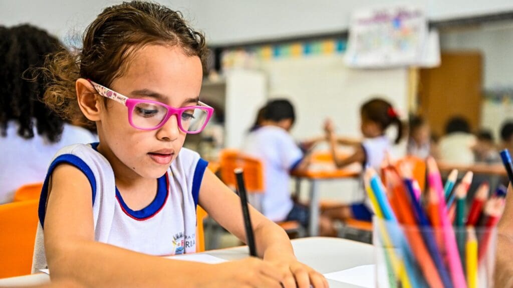 Últimos dias para se inscrever nos processos seletivos para professores em Vitória Vitória abre seleção para professores