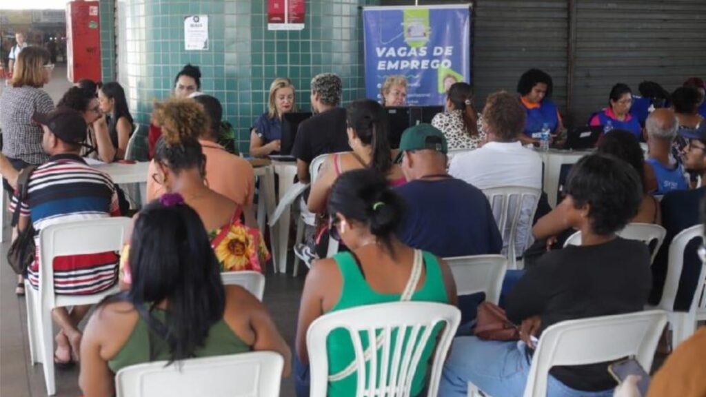 SINE Móvel leva oportunidades ao Terminal de Laranjeiras