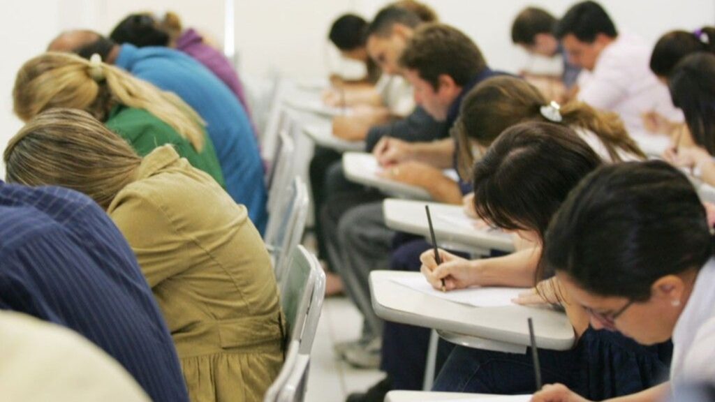 Prefeitura abre concurso com vagas para níveis médio e superior; salários podem chegar a R$ 6,7 mil