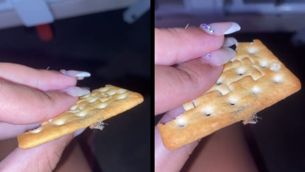 Mãe mostra biscoito com mofo entregue em Hospital Infantil do ES Mãe denuncia biscoito com mofo em Hospital Estadual Infantil de Vitória