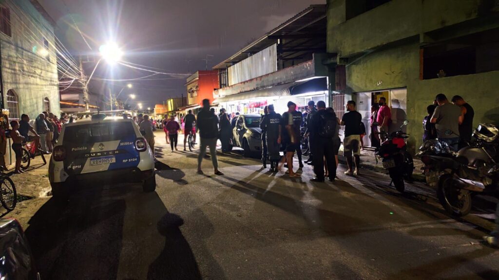 Homem é executado a tiros dentro de mercado na Serra PM isola área onde Luiz Gustavo Pratti foi morto a tiros dentro de mercado no bairro Maringá, na Serra