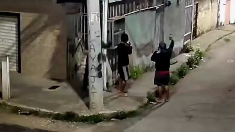 DHPP Serra prende traficante que fez selfie durante ataque em José de Anchieta Traficantes fazendo selfie com armas durante guerra do tráfico no bairro José de Anchieta II, na Serra