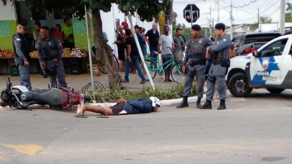 Tentativa de assalto termina em perseguição e dupla presa na Serra Tentativa de assalto termina em perseguição a motocicleta e prisões na Serra