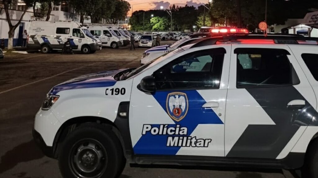 Cão farejador da PM invade casa e encontra biqueira por acidente na Serra PM apreende adolescente e drogas após cão farejador localizar entorpecentes na Serra