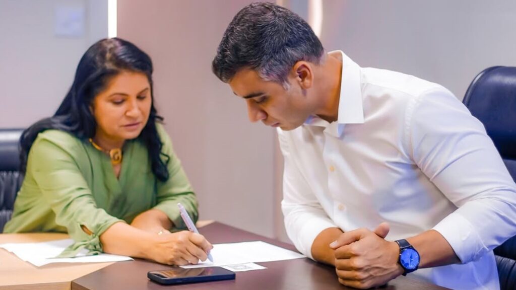 TSE mantém multa a prefeito e vice da Serra por propaganda irregular nas eleições Více-prefeita Gracimeri Gaviorno ao lado do Prefeito Weverson Meireles