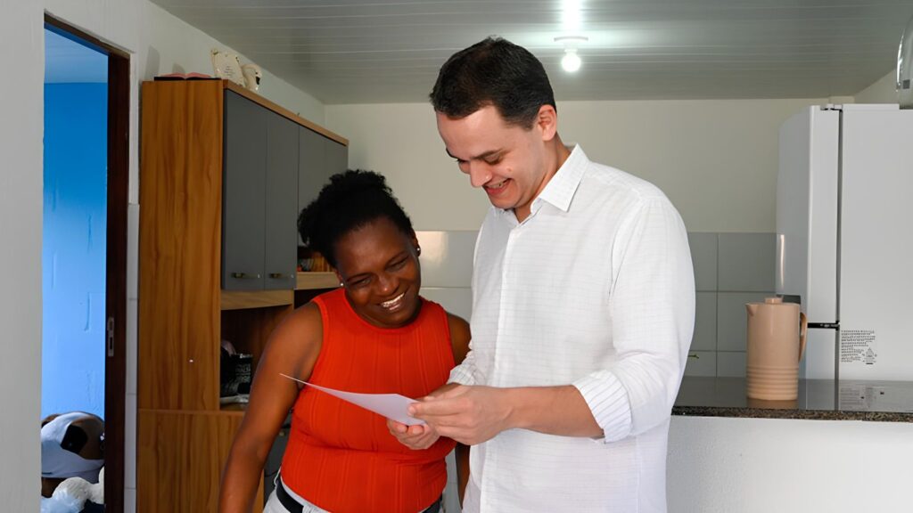 Programa Casa Feliz e Segura beneficia mais duas famílias com moradias reformadas em Vitória Programa Casa Feliz e Segura beneficia mais duas famílias em Vitória